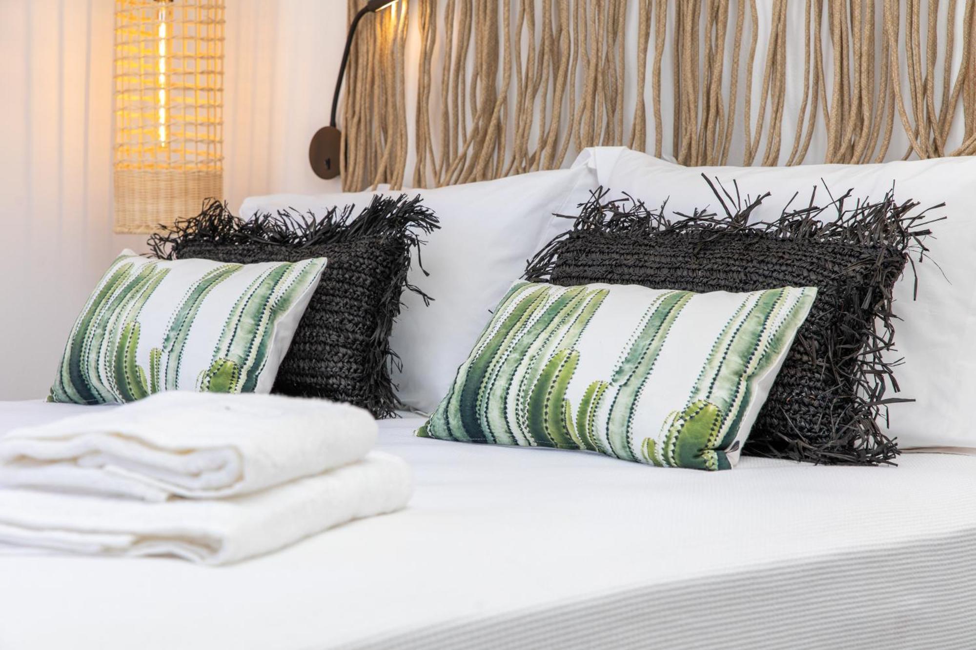 Ninemia Naxos Suites Agios Thaleleos Ruang foto